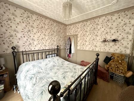 2 bedroom Terraced House for sale in Vicarage Road, Wednesbury, WS10