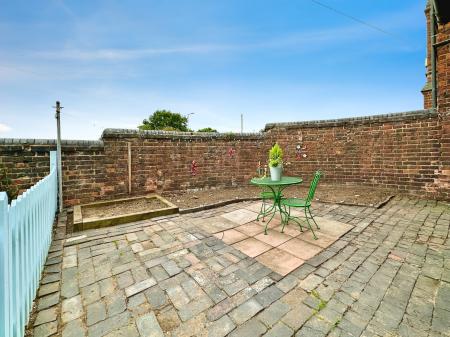 3 bedroom Semi-detached house for sale in Wigmore Lodge, West Bromwich, B71