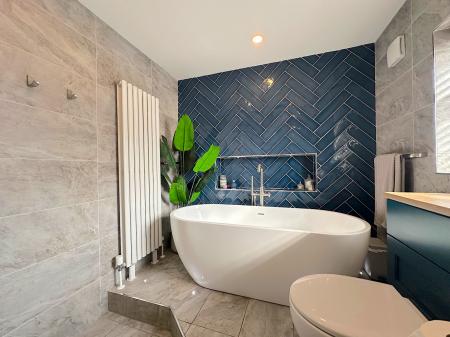 4 bedroom Semi-detached house for sale in Woden Road North, Wednesbury, Wednesbury, WS10