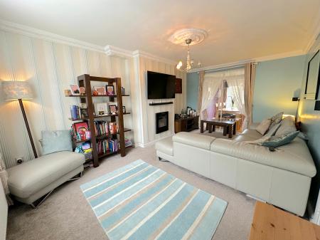 4 bedroom Semi-detached house for sale in Woden Road North, Wednesbury, Wednesbury, WS10