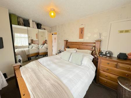 4 bedroom Semi-detached house for sale in Woden Road North, Wednesbury, Wednesbury, WS10