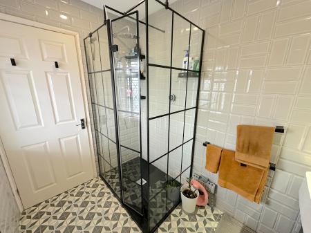 4 bedroom Semi-detached house for sale in Woden Road North, Wednesbury, Wednesbury, WS10