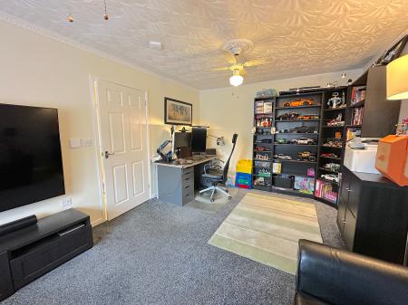 4 bedroom Semi-detached house for sale in Woden Road North, Wednesbury, Wednesbury, WS10