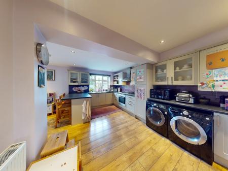 4 bedroom Semi-detached house for sale in Woden Road North, Wednesbury, Wednesbury, WS10