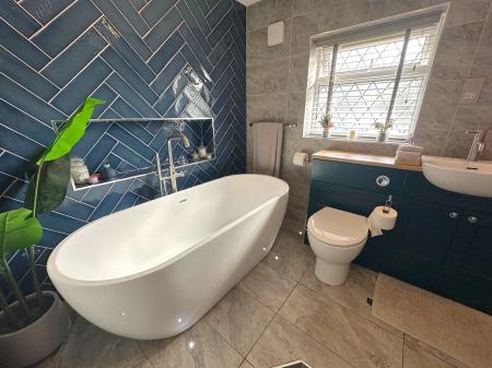4 bedroom Semi-detached house for sale in Woden Road North, Wednesbury, Wednesbury, WS10