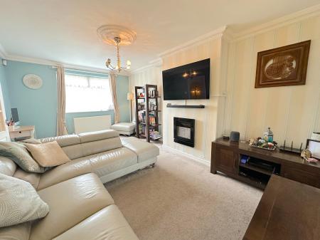 4 bedroom Semi-detached house for sale in Woden Road North, Wednesbury, Wednesbury, WS10