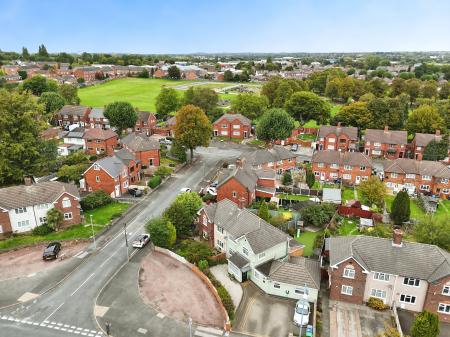 4 bedroom Semi-detached house for sale in Woden Road North, Wednesbury, Wednesbury, WS10