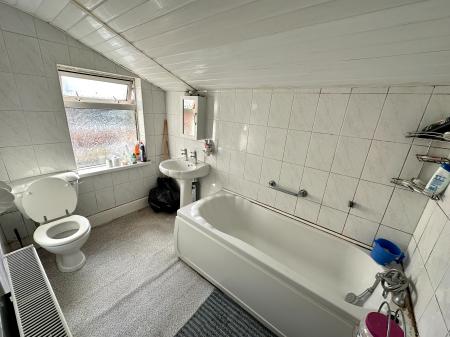 4 bedroom End of terrace house for sale in Wharfedale Street, Wednesbury, WS10