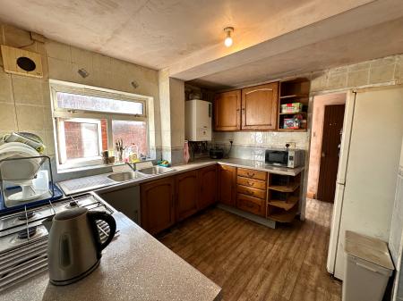 4 bedroom End of terrace house for sale in Wharfedale Street, Wednesbury, WS10