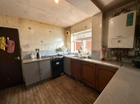 4 bedroom End of terrace house for sale in Wharfedale Street, Wednesbury, WS10