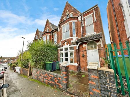 4 bedroom End of terrace house for sale in Wharfedale Street, Wednesbury, WS10