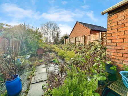 4 bedroom End of terrace house for sale in Wharfedale Street, Wednesbury, WS10