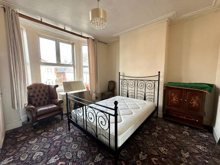 4 bedroom End of terrace house for sale in Wharfedale Street, Wednesbury, WS10