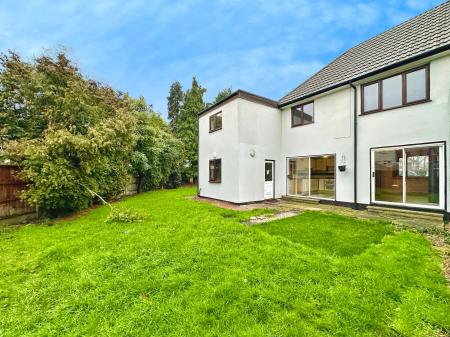 4 bedroom Semi-detached house for sale in Large Avenue, Wednesbury, Wednesbury, WS10