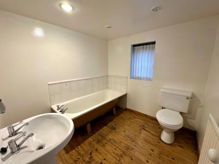 4 bedroom Semi-detached house for sale in Large Avenue, Wednesbury, Wednesbury, WS10