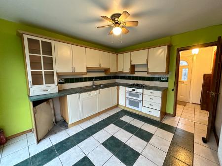 4 bedroom Semi-detached house for sale in Large Avenue, Wednesbury, Wednesbury, WS10