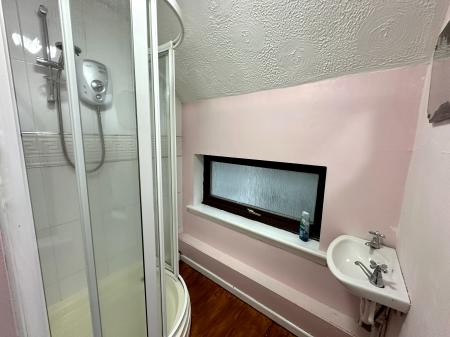 4 bedroom Semi-detached house for sale in Large Avenue, Wednesbury, Wednesbury, WS10