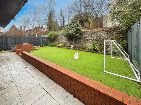 4 bedroom Detached house for sale in Puddlers Grove, Darlaston, Wednesbury, WS10