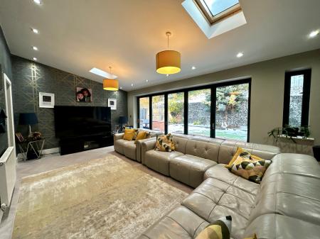 4 bedroom Detached house for sale in Puddlers Grove, Darlaston, Wednesbury, WS10