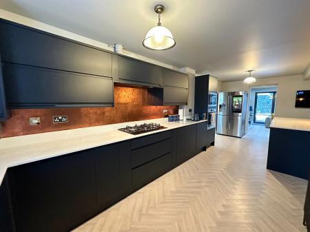 4 bedroom Detached house for sale in Puddlers Grove, Darlaston, Wednesbury, WS10