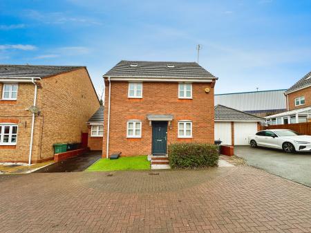 4 bedroom Detached house for sale in Puddlers Grove, Darlaston, Wednesbury, WS10