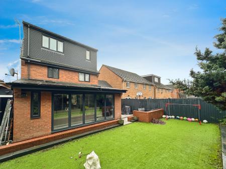 4 bedroom Detached house for sale in Puddlers Grove, Darlaston, Wednesbury, WS10