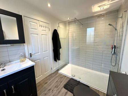 4 bedroom Detached house for sale in Puddlers Grove, Darlaston, Wednesbury, WS10