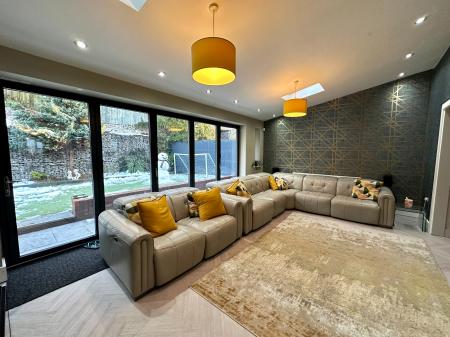 4 bedroom Detached house for sale in Puddlers Grove, Darlaston, Wednesbury, WS10