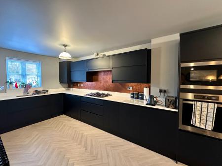 4 bedroom Detached house for sale in Puddlers Grove, Darlaston, Wednesbury, WS10