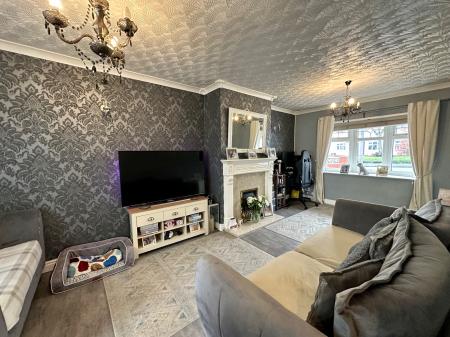 2 bedroom Semi-detached house for sale in Stonehouse Crescent, Wednesbury, Wednesbury, WS10