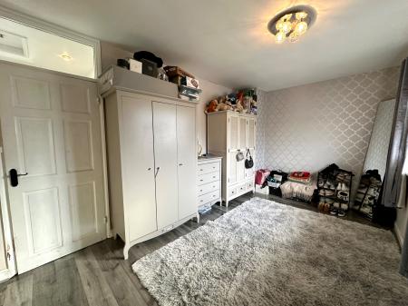 2 bedroom Semi-detached house for sale in Stonehouse Crescent, Wednesbury, Wednesbury, WS10