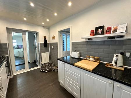 2 bedroom Semi-detached house for sale in Stonehouse Crescent, Wednesbury, Wednesbury, WS10