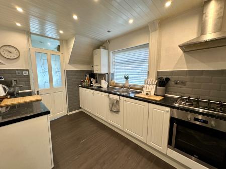 2 bedroom Semi-detached house for sale in Stonehouse Crescent, Wednesbury, Wednesbury, WS10