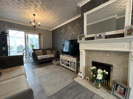 2 bedroom Semi-detached house for sale in Stonehouse Crescent, Wednesbury, Wednesbury, WS10