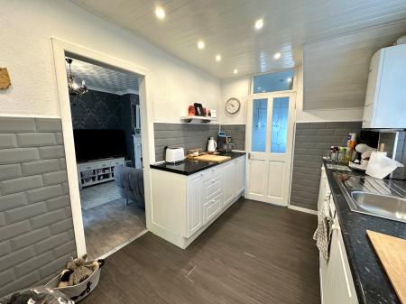 2 bedroom Semi-detached house for sale in Stonehouse Crescent, Wednesbury, Wednesbury, WS10