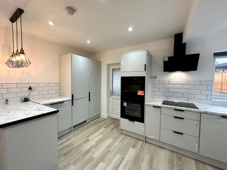 3 bedroom Semi-detached house for sale in Booth Road, Wednesbury, Wednesbury, WS10