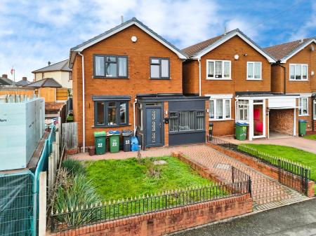 3 bedroom Detached house for sale in Meeting Street, Wednesbury, Wednesbury, WS10