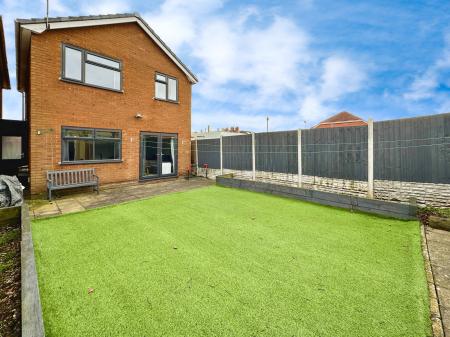 3 bedroom Detached house for sale in Meeting Street, Wednesbury, Wednesbury, WS10
