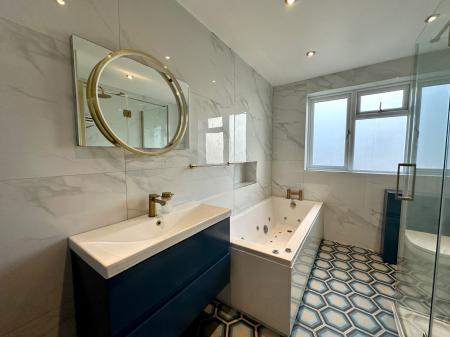 3 bedroom Detached house for sale in Meeting Street, Wednesbury, Wednesbury, WS10