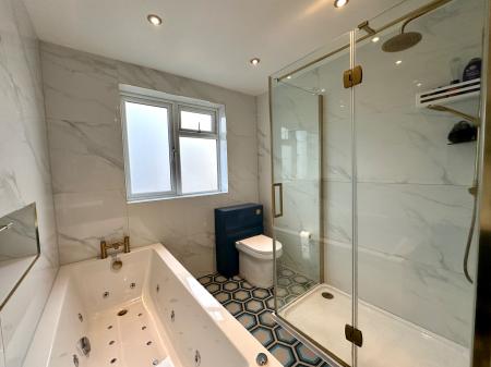 3 bedroom Detached house for sale in Meeting Street, Wednesbury, Wednesbury, WS10