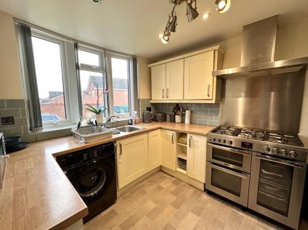 3 bedroom Detached house for sale in Meeting Street, Wednesbury, Wednesbury, WS10