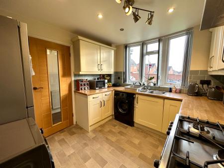 3 bedroom Detached house for sale in Meeting Street, Wednesbury, Wednesbury, WS10