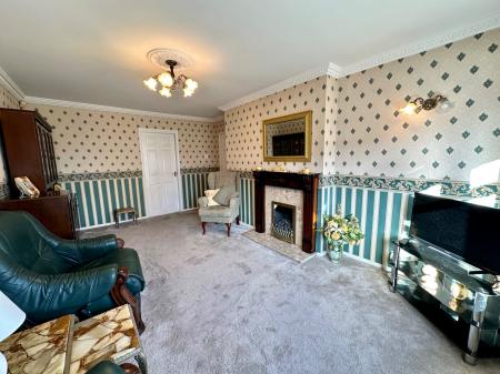 2 bedroom Semi-detached bungalow for sale in Heath Acres, Wednesbury, WS10