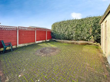 2 bedroom Semi-detached bungalow for sale in Heath Acres, Wednesbury, WS10