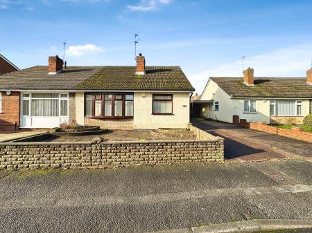 2 bedroom Semi-detached bungalow for sale in Heath Acres, Wednesbury, WS10