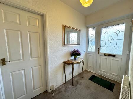 2 bedroom Semi-detached bungalow for sale in Heath Acres, Wednesbury, WS10