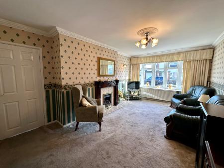 2 bedroom Semi-detached bungalow for sale in Heath Acres, Wednesbury, WS10