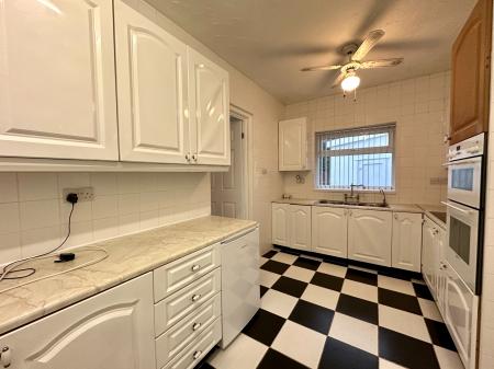 3 bedroom Semi-detached house to let in Shaftesbury Road, Wednesbury, WS10