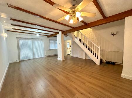 3 bedroom Semi-detached house to let in Shaftesbury Road, Wednesbury, WS10