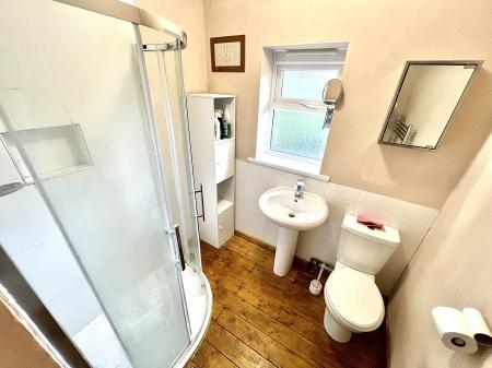 2 bedroom Maisonette to let in Esher Road, West Bromwich, B71